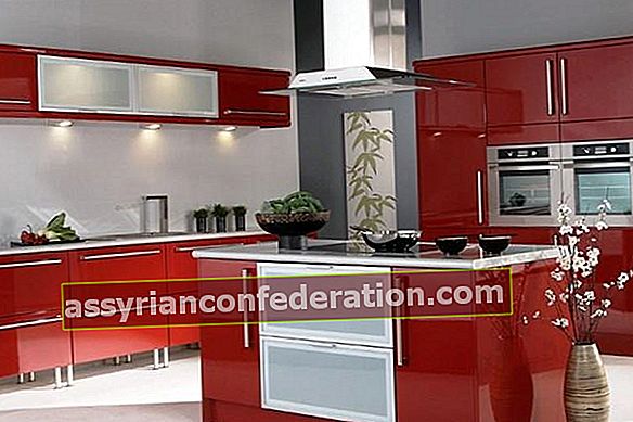 Decorazione della cucina rossa e bianca